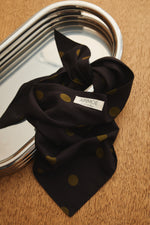 Charger l'image dans la galerie, Foulard POIS réglisse
